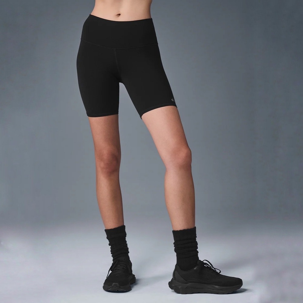 Alo Yoga Women's 7" High-Waist Biker Shorts in Black Size XS Activewear - Picture 3 of 11